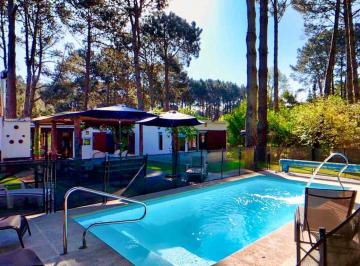 Casa · 129m² · 4 Ambientes · 1 Cochera · Alquiler Hermosa Casa Club del Lago, Punta Ballena