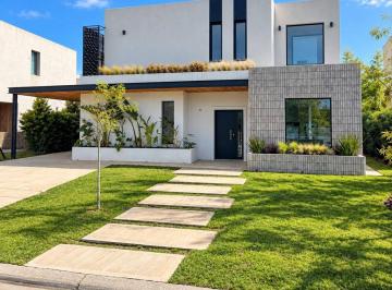 Casa · 208m² · 4 Ambientes · 2 Cocheras · Venta Casa a Estrenar Lote Interno 3 Dorm. Barrio Cerrado Carpinchos Nordelta
