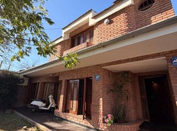 Casa de 3 ambientes, Córdoba · Bº Parque Corema - 2 Dorm. Mas Escritorio - Mujer Urbana