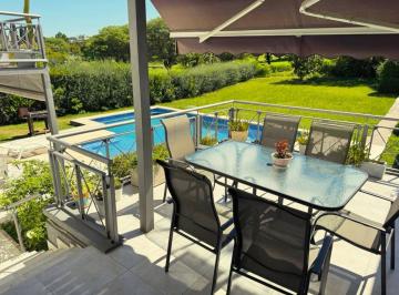 Casa · 395m² · 7 Ambientes · 5 Cocheras · Casa de Tres Dorm. en Venta en Lomas de La Carolina