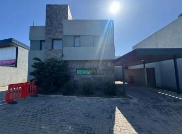 Casa de 8 ambientes, Córdoba · Alquilo Duplex 3 Dorm.3 Baños. en Valle Escondido. Las Moras. Pileta y Sum