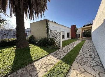 Casa · 205m² · 7 Ambientes · 3 Cocheras · Venta 2 Casas 7 Amb - Ideal 2 Familias - Hurlingham