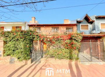 Casa · 159m² · 7 Ambientes · 3 Cocheras · Casa en Venta Rosario, Alberdi.