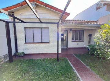 PH de 3 ambientes, Morón · Hermosa Casa 3 Ambientes de Muy Buena Iluminacion en Alquiler
