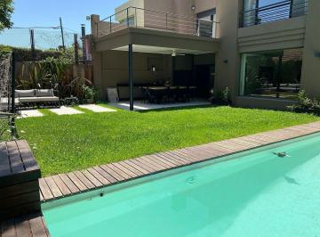 Casa · 220m² · 5 Ambientes · Casa en Alq. Temporario en San Isidro, G. B. a. Zona Norte, Argentina