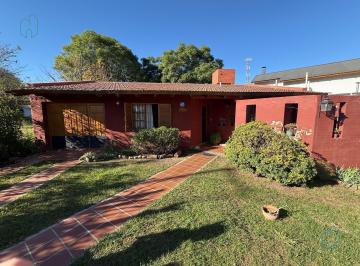 Casa · 120m² · 3 Ambientes · 2 Cocheras · Casa en Venta en Villa Allende - 2 Dorm., 550 m² de Terreno, Garage Doble