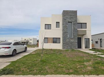 Casa · 200m² · 5 Ambientes · 2 Cocheras · Casa en Venta 5 Ambientes Santa Elisa