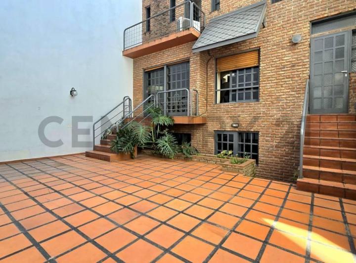 Casa · 227m² · 6 Ambientes · 3 Cocheras