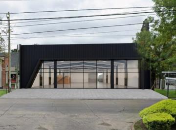 Local comercial · 460m² · 5 Cocheras · En Alquiler Imponente Local Multiples Destinos