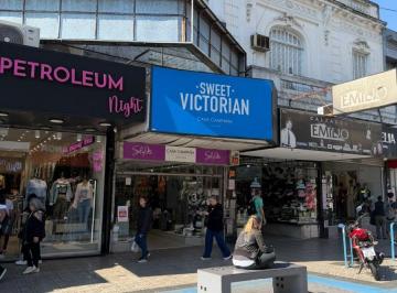 Local comercial , Lanús · Local en La Segunda Cuadra en Venta en Lanús Este