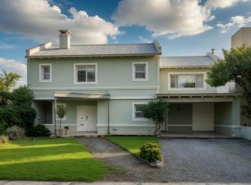 Casa · 780m² · 9 Ambientes · 1 Cochera · Vende Casa en B° Villa Belgrano 4 Dorm.