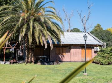 Quinta vacacional · 100m² · 4 Ambientes · 2 Cocheras · Cabaña en Alquiler Temporal con Pileta Zona Campus Tandil