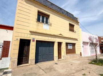 Casa · 180m² · 4 Ambientes · 1 Cochera · Casa - Bahia Blanca