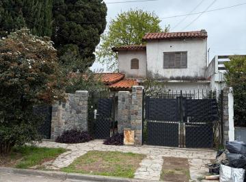 Casa · 100m² · 4 Ambientes · 1 Cochera · Excelente Propiedad Familiar Para Alquilar