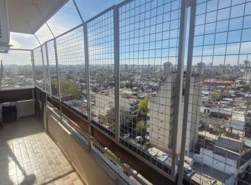 Departamento de 4 ambientes, Velez Sarsfield · Departamento 4 Ambientes, 3 Dorm., Luminoso Balcón Venta Apto Credito. Refaccionado.