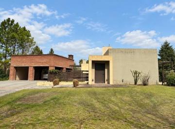 Casa · 267m² · 4 Ambientes · 2 Cocheras · Casa a La Venta Fincas del Sur I