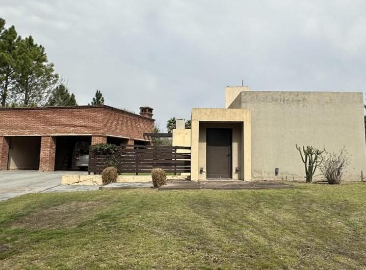 Casa · 267m² · 4 Ambientes · 2 Cocheras