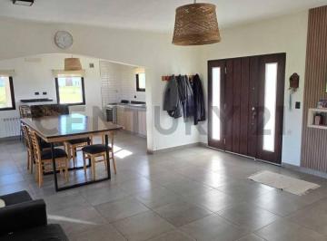 Casa · 172m² · 4 Ambientes · 2 Cocheras · Venta Casa 4 Ambientes Sobre Lote de 1.260 m² | Barrio Estribo, Villa de Campo T