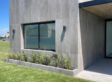 Casa · 168m² · 5 Ambientes · 4 Cocheras · Casa en Venta - 3 Dorm. 4 Baños - Cochera - 220 m² - El Naudir