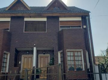 PH · 220m² · 5 Ambientes · 3 Cocheras · Impecable Triplex Moron