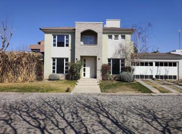Casa de 8 ambientes, Villa Nueva · Casa 3 Dorm. Piscina Climatizada Barrio Privado Gllen