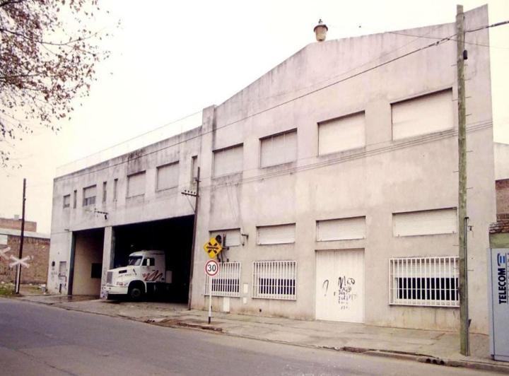 Bodega-Galpón · 2700m² · 2 Ambientes