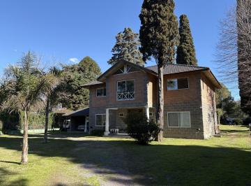 Casa · 261m² · 7 Ambientes · 3 Cocheras · Casa en Pereyra
