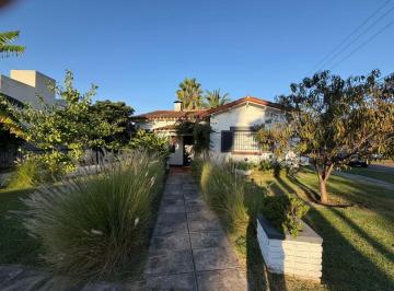 Casa de 4 ambientes, Morón · Casa 4 Ambientes con Pileta en Castelar