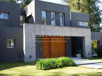 Casa · 381m² · 7 Ambientes · 2 Cocheras · Casa en Alquiler Temporal 7 Ambientes Country La Tradición