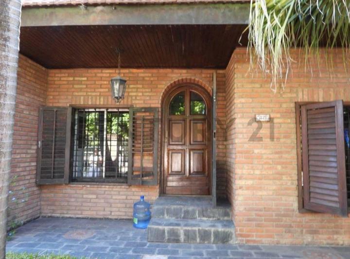Casa · 211m² · 5 Ambientes · 2 Cocheras
