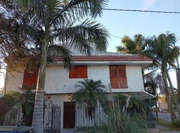 Casa · 270m² · 6 Ambientes · 1 Cochera · Venta de Casa - Barrio Cabildo