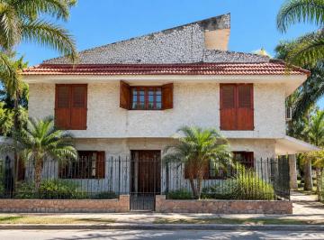 Casa · 270m² · 6 Ambientes · 1 Cochera · Venta de Casa - Barrio Cabildo