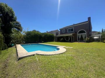 Casa · 220m² · 7 Ambientes · 1 Cochera · Casa en Alquiler en Barrancas del Lago, Nordelta, Tigre