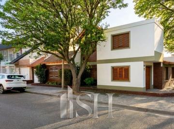 Casa · 195m² · 7 Ambientes · Venta Casa 4 Dorm. B° Manzanar Cipolletti Apto Crédito
