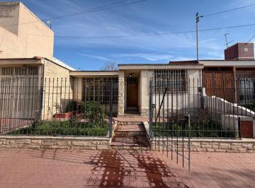 Casa de 5 ambientes, Gobernador Benegas · Casa a La Venta en Godoy Cruz