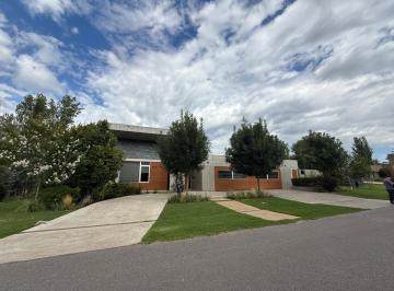 Casa · 611m² · 5 Ambientes · 4 Cocheras · Venta - Casa en Kentucky Barrio Cerrado Funes