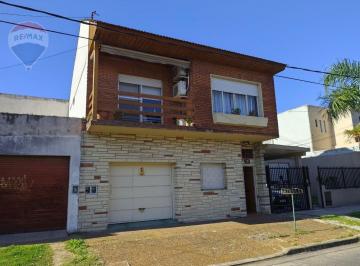 Casa · 139m² · 6 Ambientes · 1 Cochera · Venta Casa 6 Ambientes en J. L. Suarez Garage