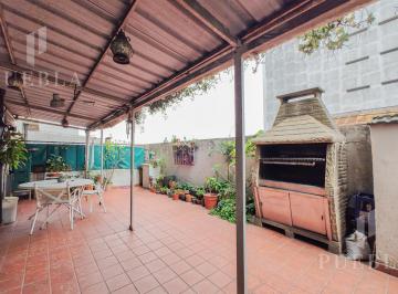 Departamento · 37m² · 2 Ambientes · 1 Cochera · Venta Departamento Dos Ambientes con Gran Patio, Parrilla y Cochera.