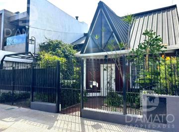 Casa · 180m² · 4 Ambientes · 2 Cocheras · Casa en Villa Devoto