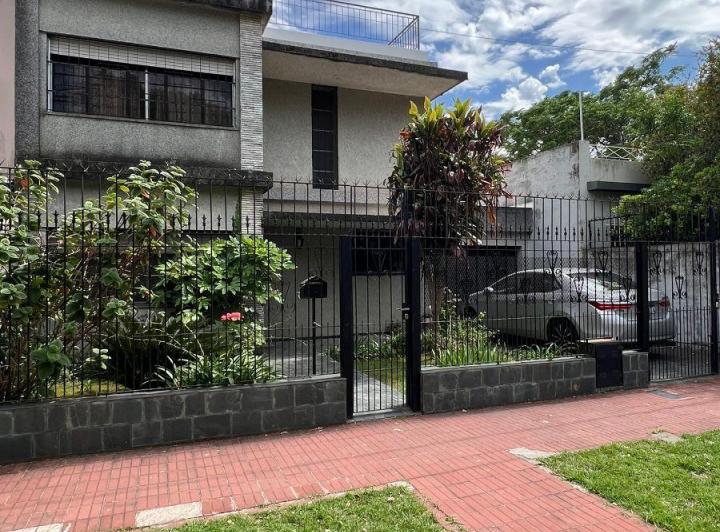 Casa · 175m² · 5 Ambientes · 1 Cochera
