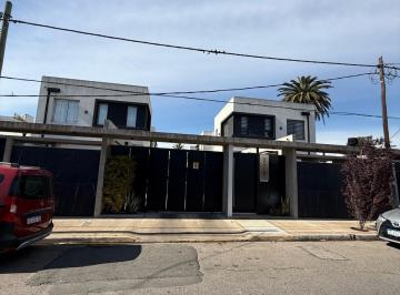 PH · 90m² · 4 Ambientes · 1 Cochera · Duplex en Alquiler en Adrogué 4 Ambientes