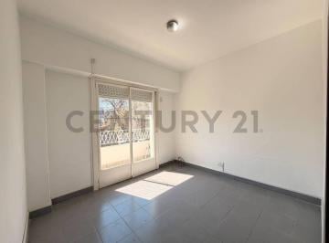 Departamento · 40m² · 2 Ambientes · Venta Departamento Villa Real con Patio y Balcon