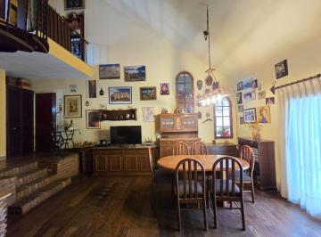 Casa · 200m² · 5 Ambientes · Venta Casa Ramos Mejia 5amb. Jardin y Pileta - Permut