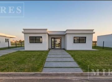 Casa · 140m² · 4 Ambientes · Casa en Venta Sobre Lote Interno en Area 13 San Sebastian Loma Verde