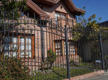 Casa · 250m² · 5 Ambientes · 1 Cochera · Casa 5 Ambientes con Quincho, Pileta y Parque a La Venta en Lanus Este