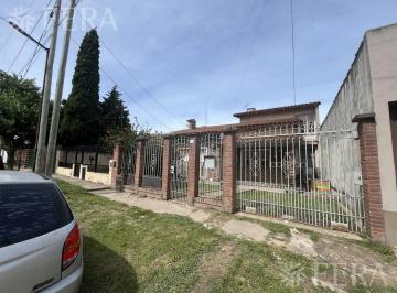 Casa · 98m² · 4 Ambientes · Venta Casa 4 Ambientes con Jardín en Bernal Oeste