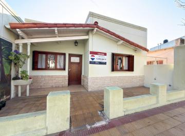 Casa · 115m² · 3 Ambientes · 2 Cocheras · Casa en Av Tandil - Vela - Apta Credito