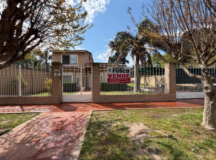 Casa · 148m² · 6 Ambientes · 2 Cocheras