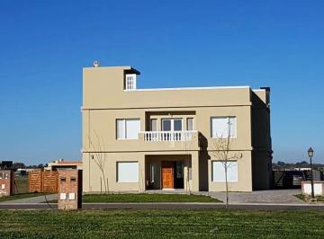 Casa · 320m² · 5 Ambientes · 2 Cocheras · Casa en Alquiler - San Sebastian