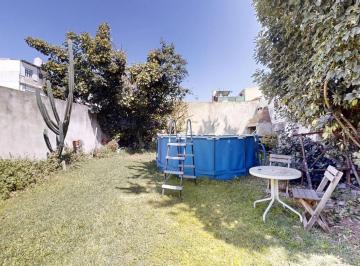 Casa · 208m² · 6 Ambientes · 1 Cochera · Casa en Venta de 6 Ambientes en Villa Adelina con Garage, Jardin y Balcón